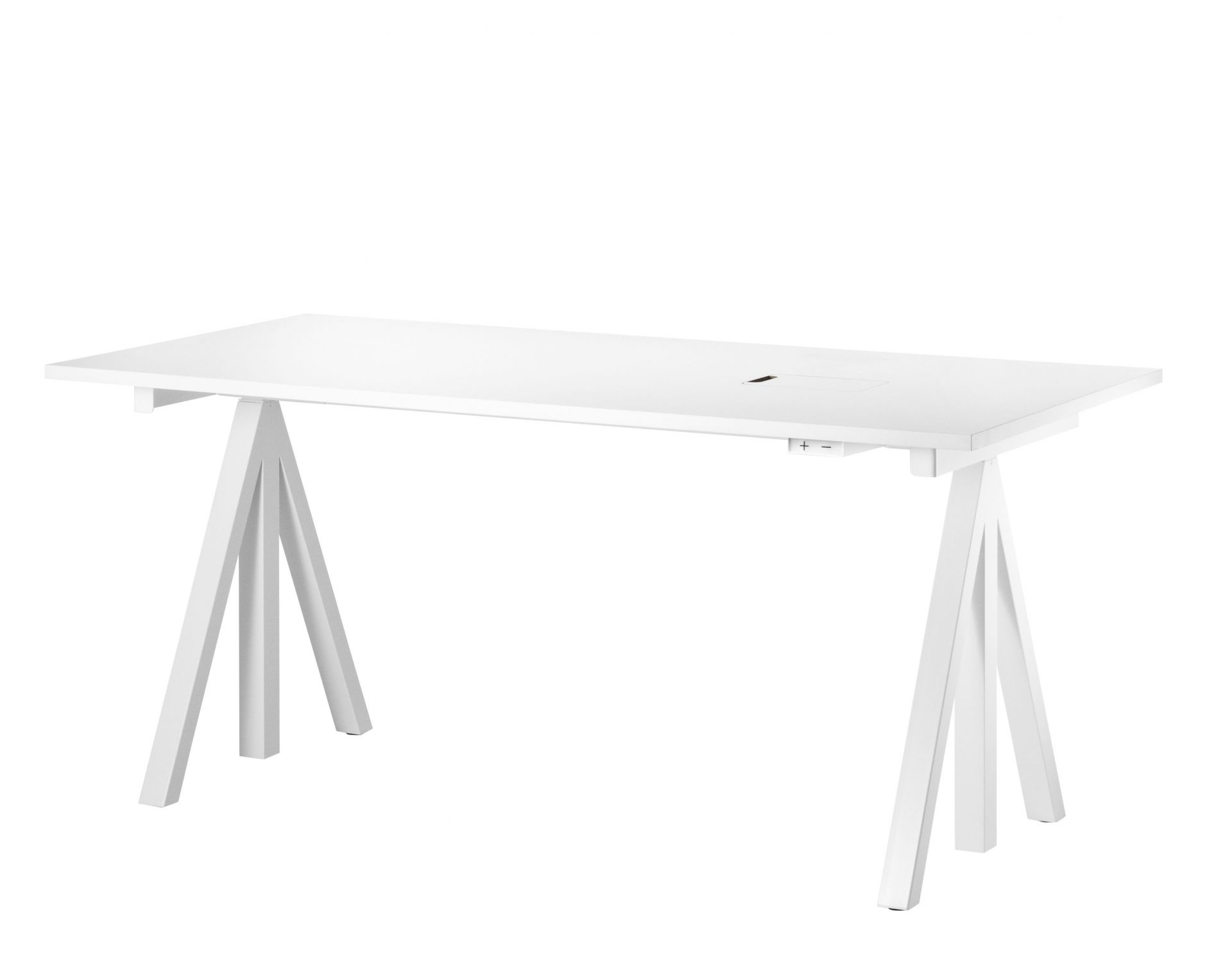Weißer String Furniture Schreibtisch, höhenverstellbar, mit A-förmigen Beinen für ergonomisches Arbeiten.